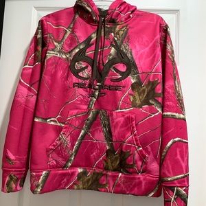 Woman's REALTREE Soft Pink Camo Hoodie M 8-10